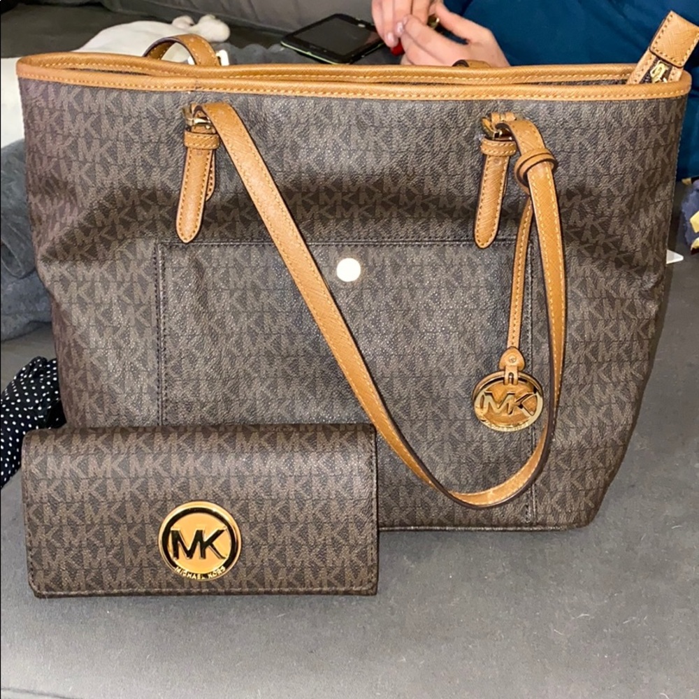 Michael Kors tote and wallet set